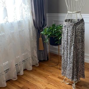 Beautiful leopard print skirt by Zara size L